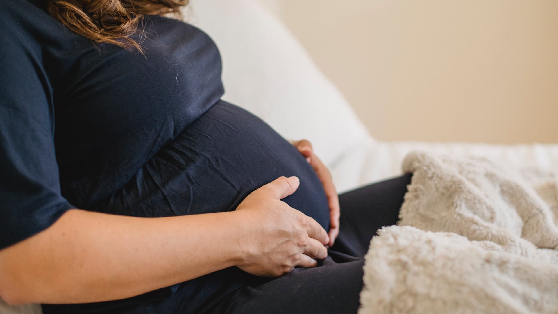 Are Pregnancy Massages Safe? We Break It Down By Trimester